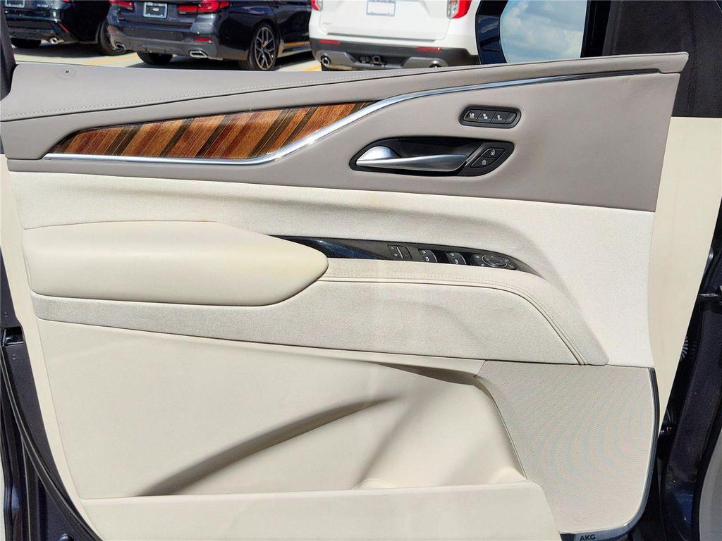 used 2023 Cadillac Escalade ESV car, priced at $78,790