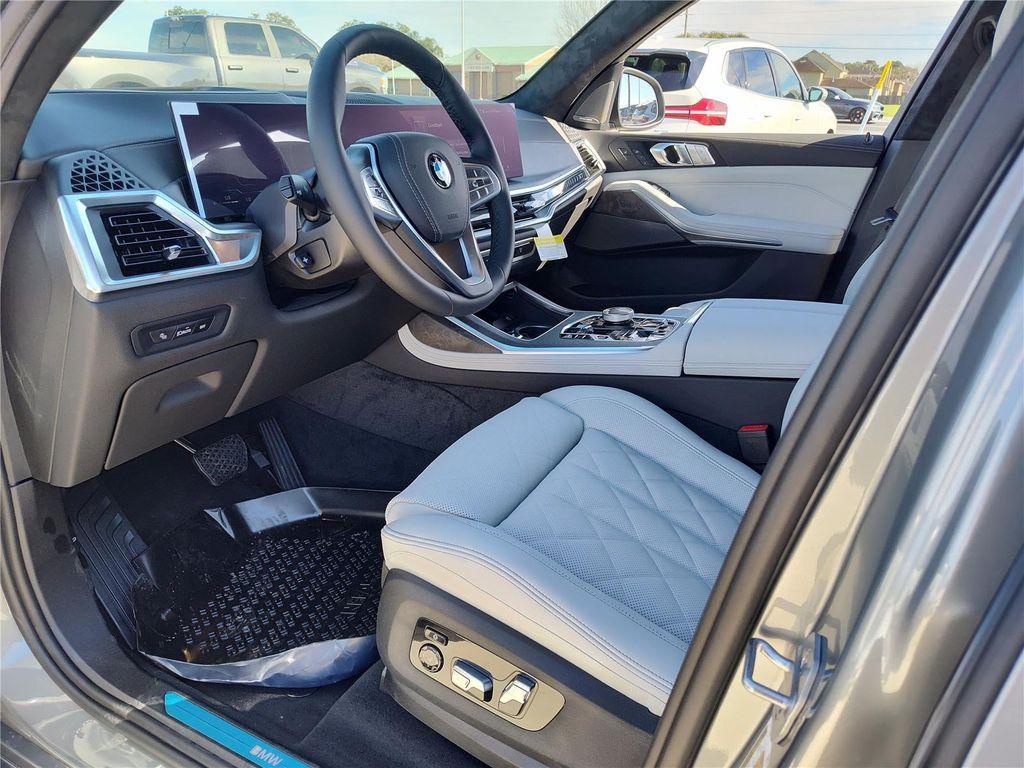 new 2026 BMW X7 car, priced at $99,570