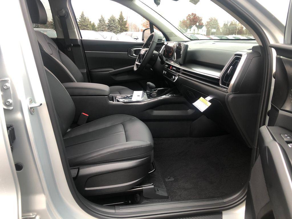 new 2026 Kia Sorento car, priced at $33,800