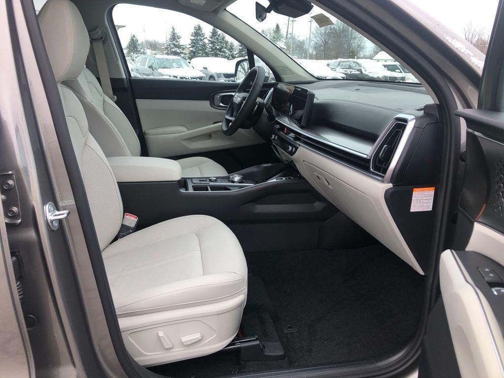 new 2026 Kia Sorento Hybrid car, priced at $39,044