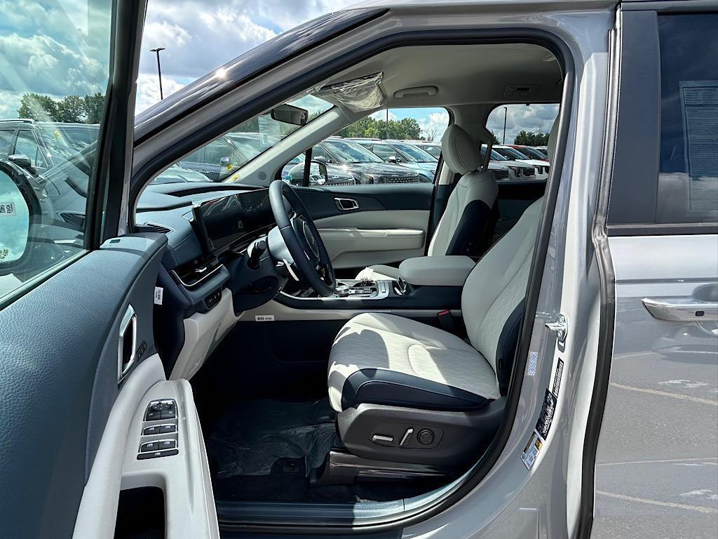 new 2026 Kia Carnival Hybrid car, priced at $42,881