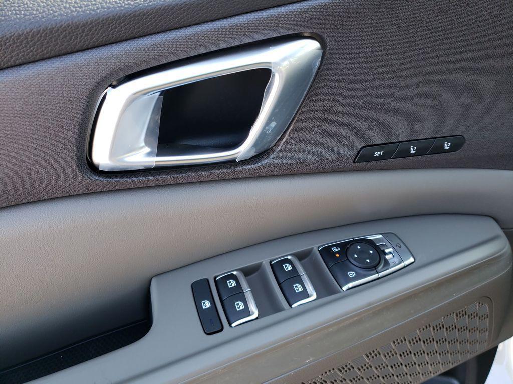 new 2026 Kia Carnival car, priced at $41,682