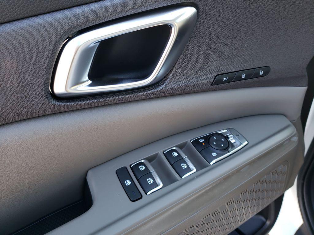 new 2026 Kia Carnival car, priced at $41,682