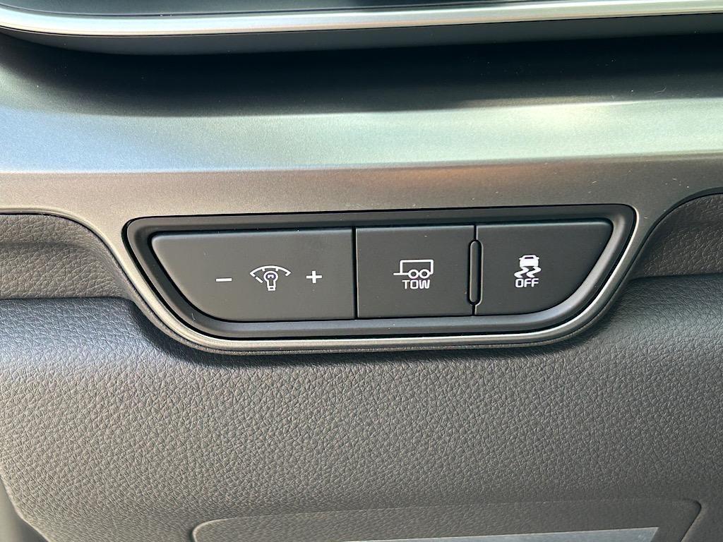 new 2025 Kia Carnival Hybrid car, priced at $47,755