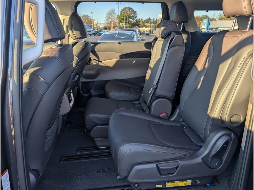 new 2026 Kia Carnival Hybrid car, priced at $42,550