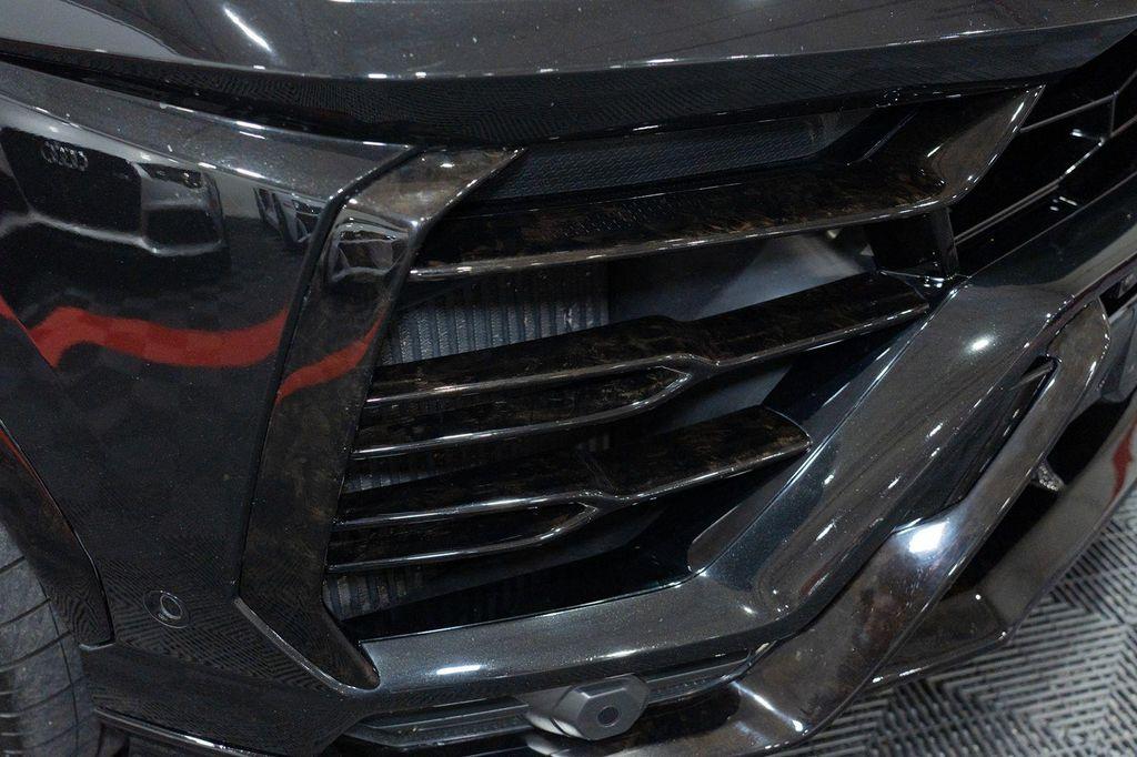 Lamborghini Urus view 22