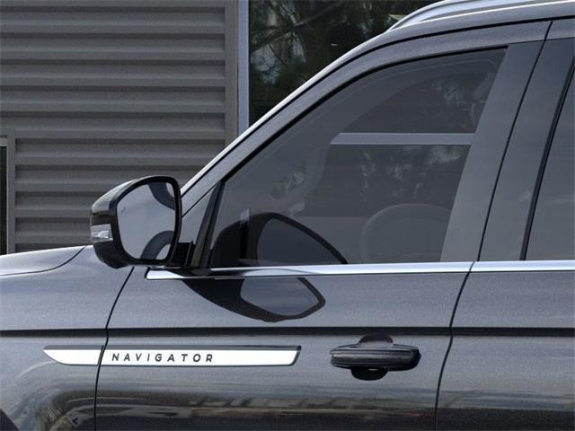 new 2025 Lincoln Navigator car, priced at $96,081