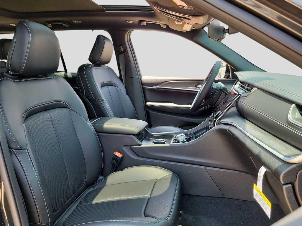 new 2024 Jeep Grand Cherokee car, priced at $60,235