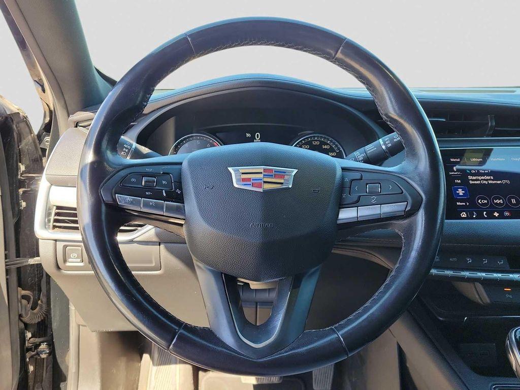 used 2022 Cadillac XT4 car, priced at $24,995