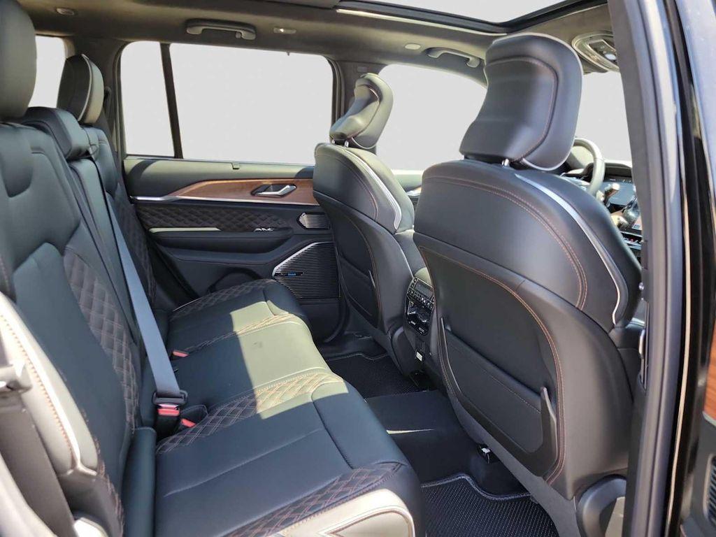 new 2026 Jeep Grand Cherokee car, priced at $61,665