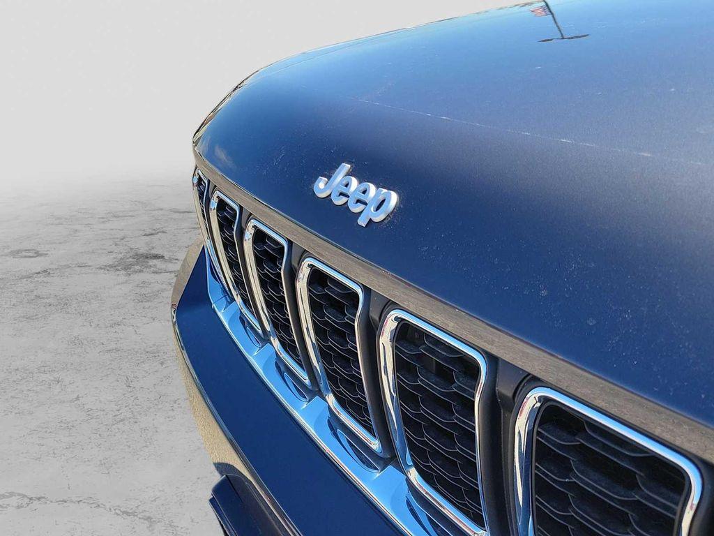 new 2025 Jeep Grand Cherokee car, priced at $44,595