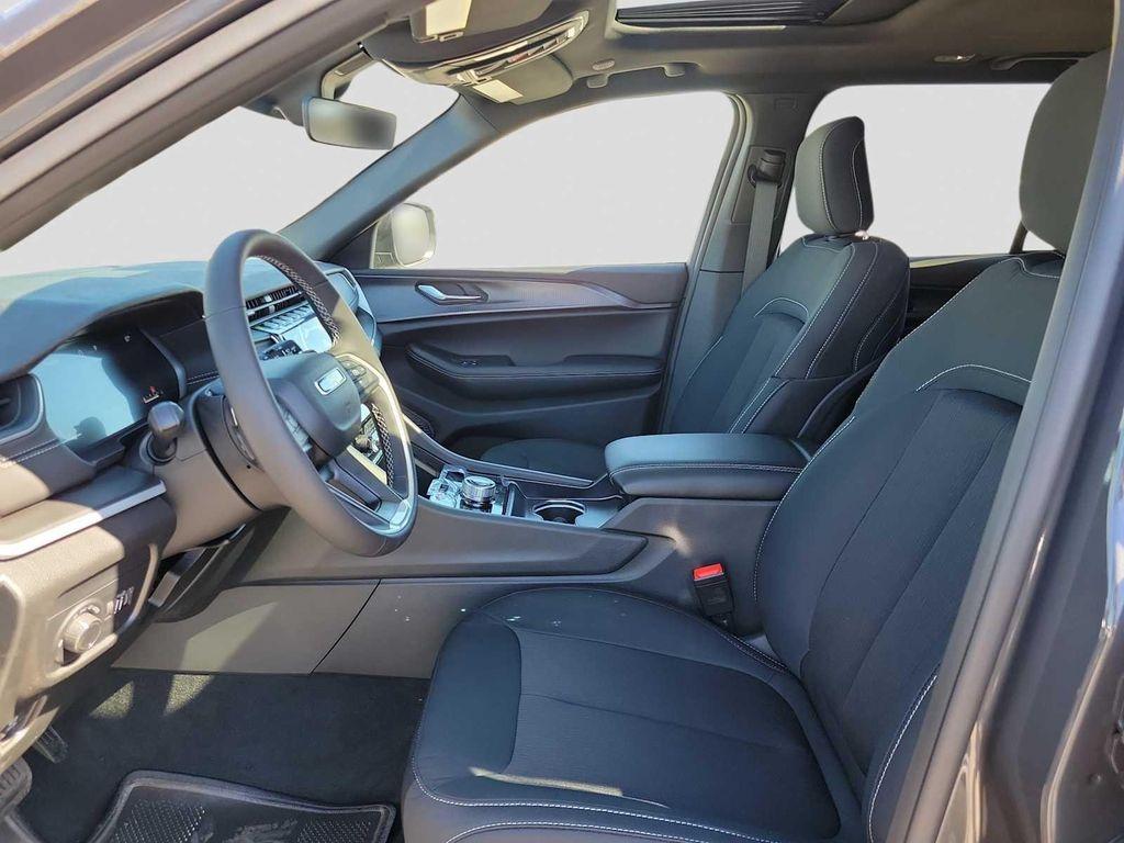 new 2025 Jeep Grand Cherokee car, priced at $44,595