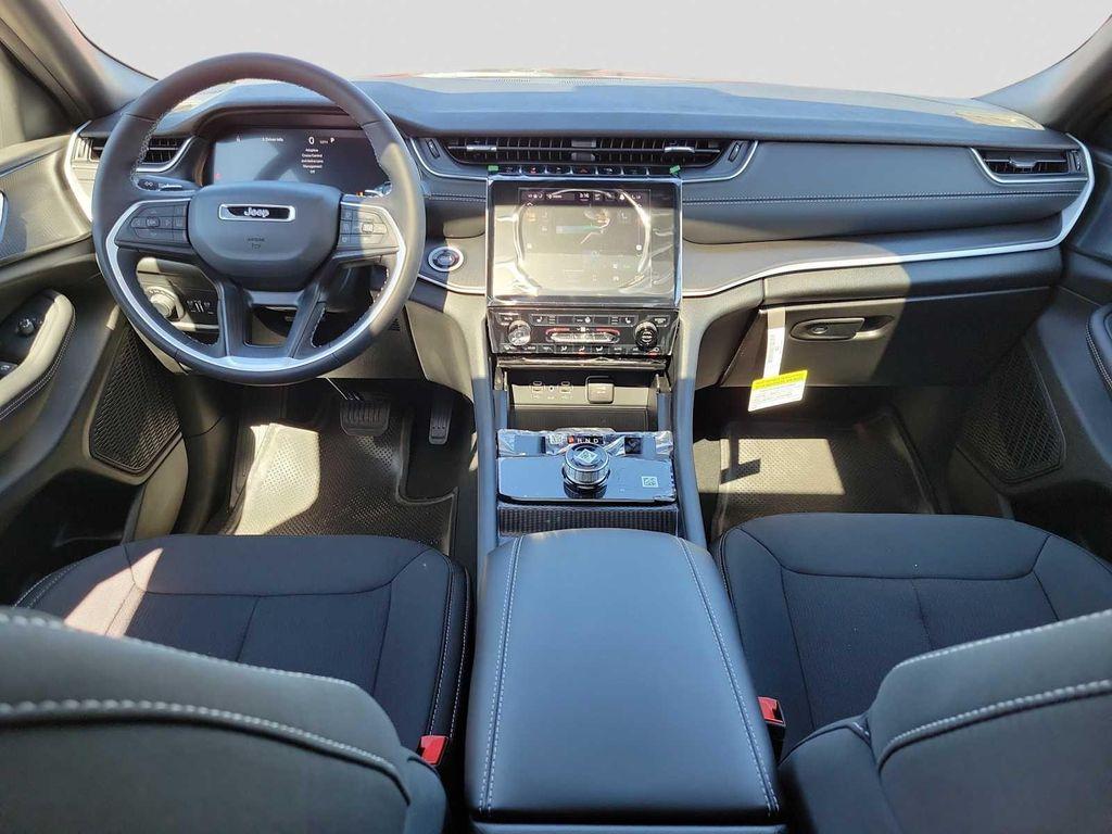 new 2025 Jeep Grand Cherokee car, priced at $44,595