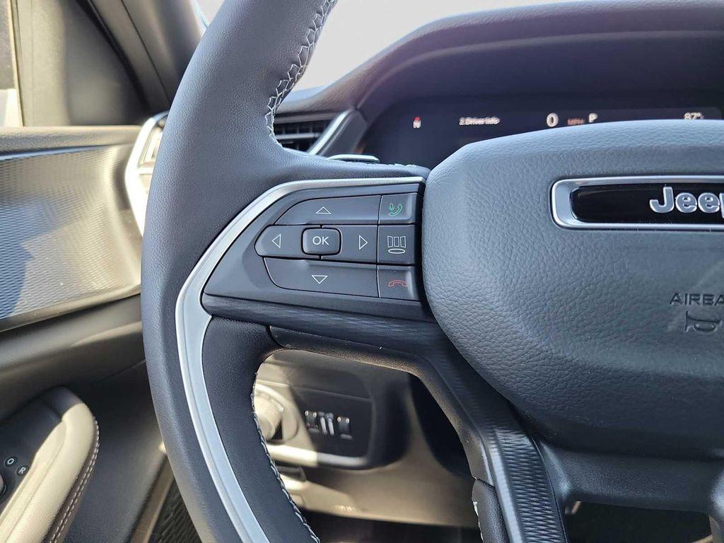 new 2025 Jeep Grand Cherokee car, priced at $44,595