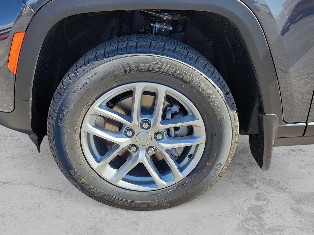 new 2025 Jeep Grand Cherokee car, priced at $44,595