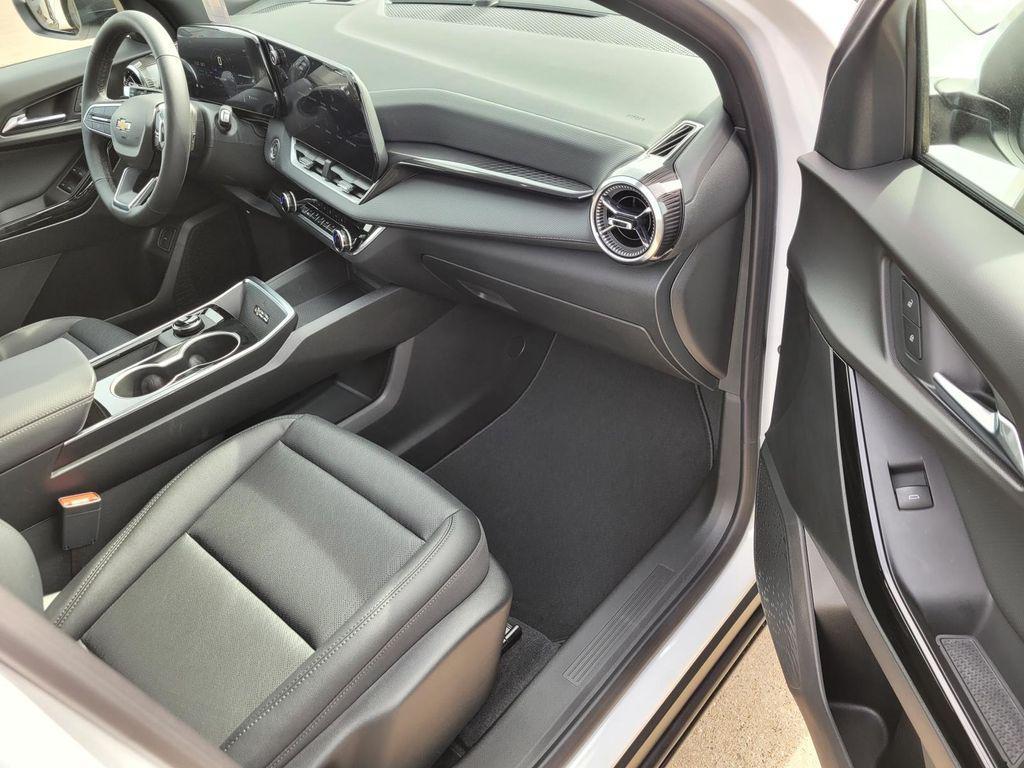 new 2026 Chevrolet Equinox car, priced at $29,290