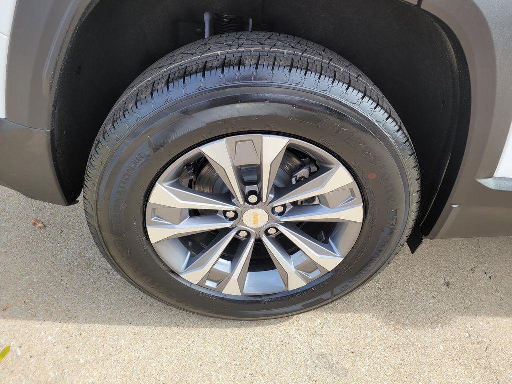 new 2026 Chevrolet Equinox car, priced at $29,290