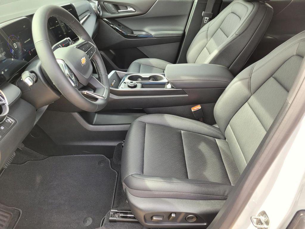 new 2026 Chevrolet Equinox car, priced at $29,290