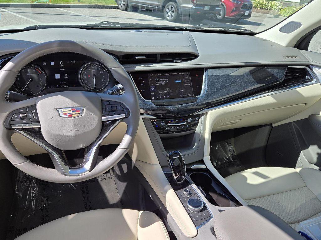 used 2024 Cadillac XT6 car, priced at $43,777