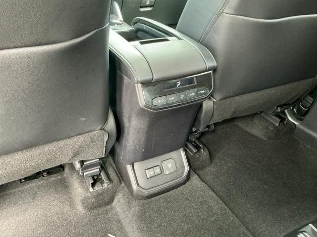 used 2023 Toyota Highlander car, priced at $33,559