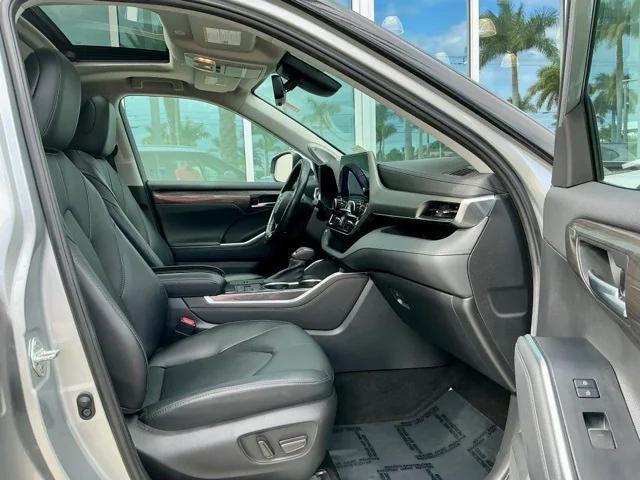 used 2023 Toyota Highlander car, priced at $33,559
