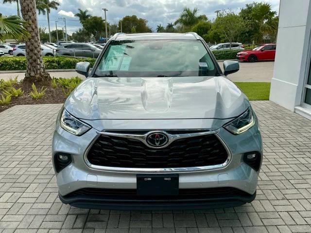 used 2023 Toyota Highlander car, priced at $33,559