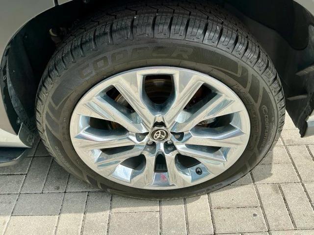 used 2023 Toyota Highlander car, priced at $33,559