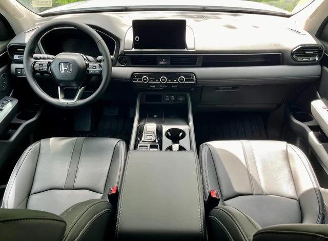new 2025 Honda Pilot car, priced at $45,349