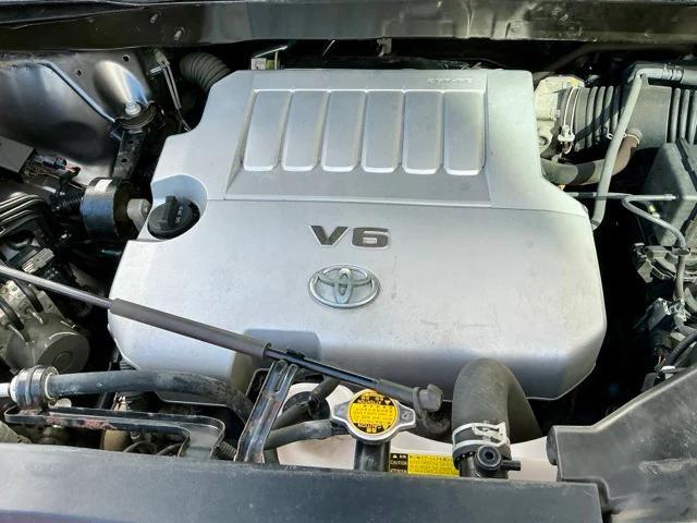 used 2013 Toyota Highlander car, priced at $12,998