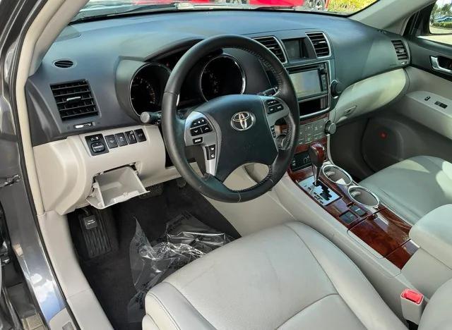 used 2013 Toyota Highlander car, priced at $12,998