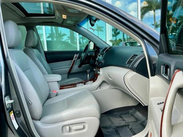 used 2013 Toyota Highlander car, priced at $12,998