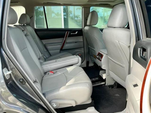 used 2013 Toyota Highlander car, priced at $12,998