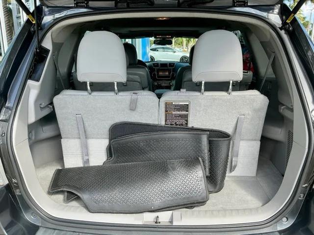 used 2013 Toyota Highlander car, priced at $12,998