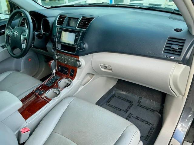 used 2013 Toyota Highlander car, priced at $12,998