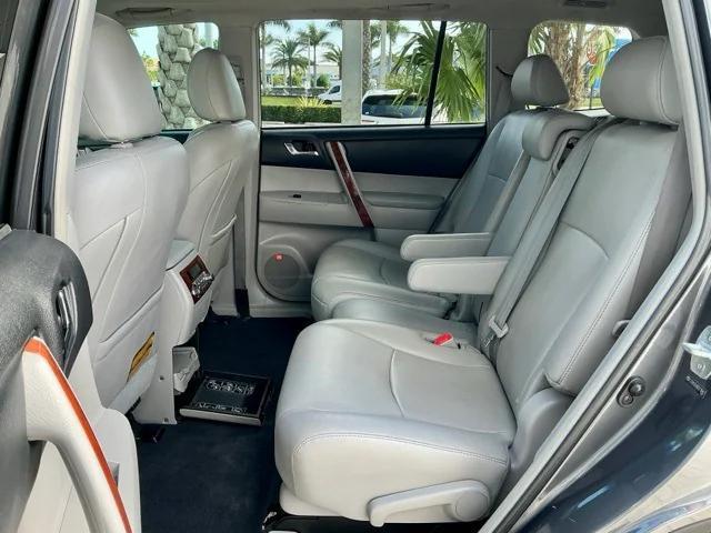 used 2013 Toyota Highlander car, priced at $12,998