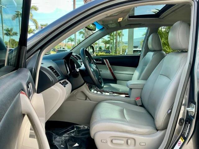 used 2013 Toyota Highlander car, priced at $12,998