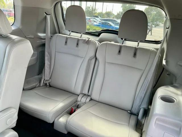 used 2013 Toyota Highlander car, priced at $12,998