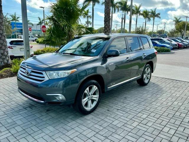 used 2013 Toyota Highlander car, priced at $12,998