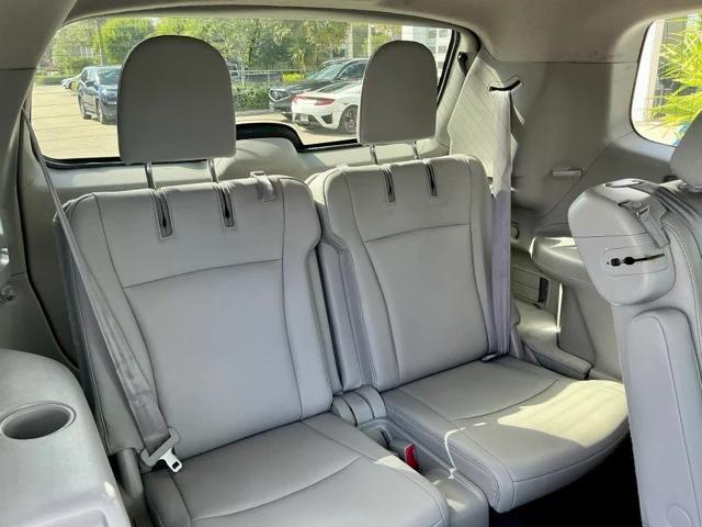 used 2013 Toyota Highlander car, priced at $12,998