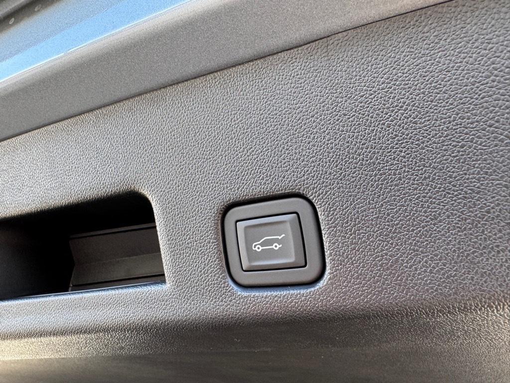 new 2026 Chevrolet Traverse car, priced at $38,120