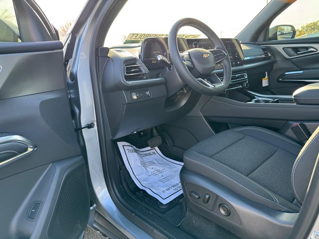 new 2026 Chevrolet Traverse car, priced at $38,120