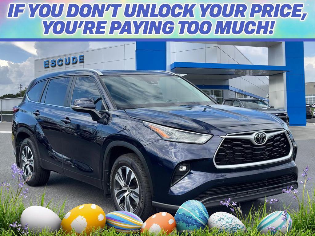 used 2023 Toyota Highlander car, priced at $33,767