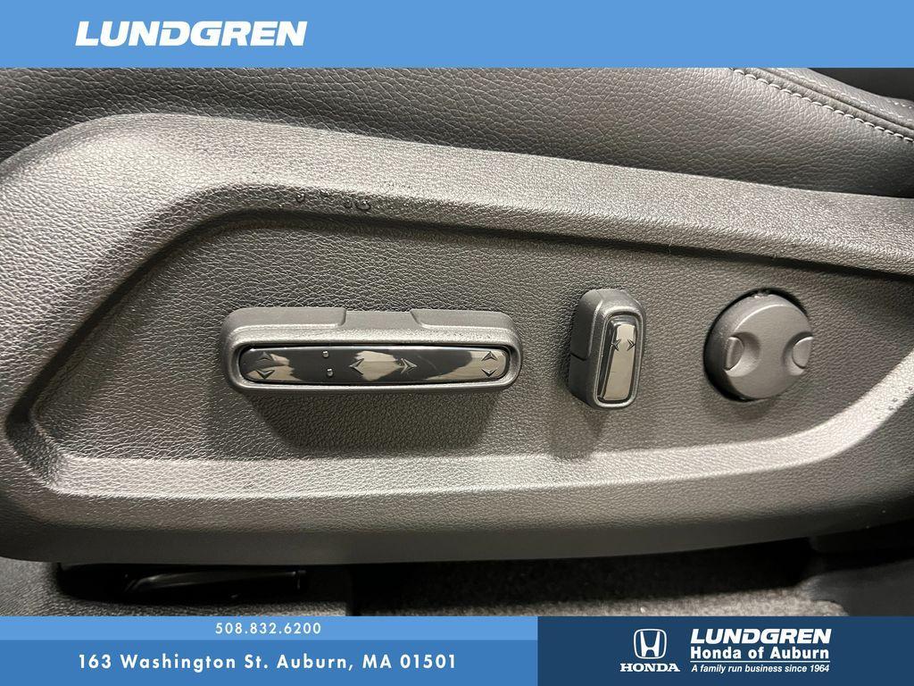 new 2025 Honda Pilot car, priced at $51,550