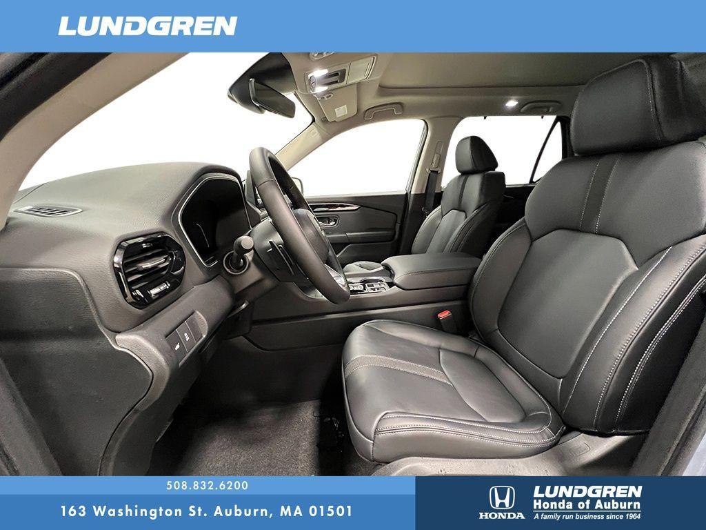 new 2025 Honda Pilot car, priced at $51,550