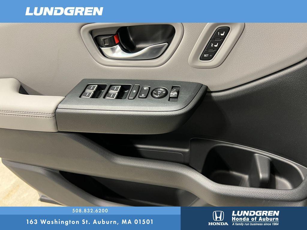 new 2025 Honda Pilot car, priced at $47,050