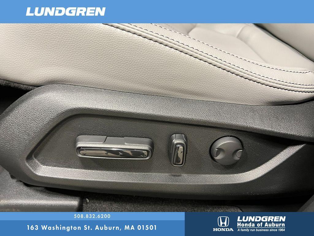 new 2025 Honda Pilot car, priced at $47,050