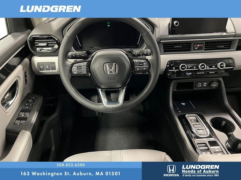 new 2025 Honda Pilot car, priced at $47,050