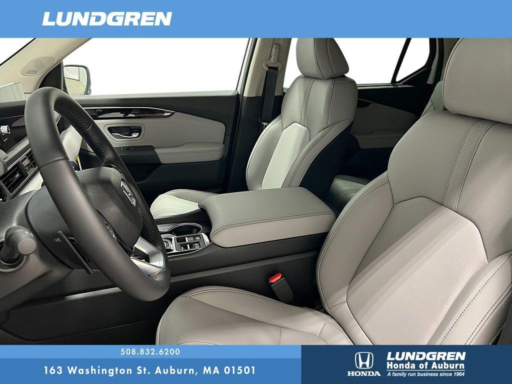 new 2025 Honda Pilot car, priced at $51,050