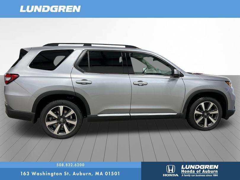 new 2025 Honda Pilot car, priced at $51,050