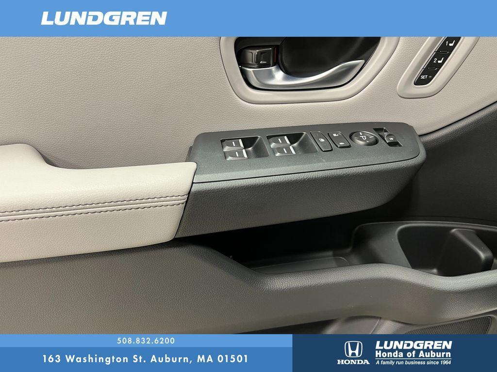 new 2025 Honda Pilot car, priced at $51,050